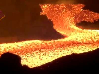 VIDEO: River of lava passes through Tacande, La Palma’s children go back to school