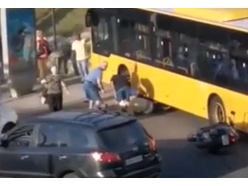 Bus driver arrested for running over a motorcyclist after an argument
