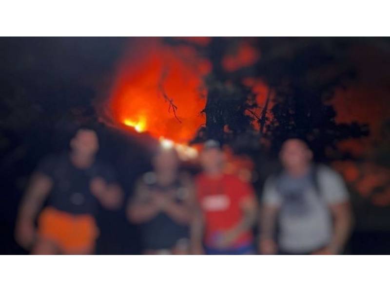 Four British residents of Tenerife arrested after taking ‘selfies’ in the exclusion zone