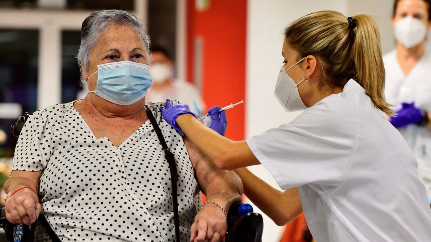 The SCS is ready to give third dose to 230,000 people over 70 in the Canary Islands