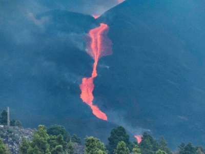 Lava advances 1.5 kilometres in 24 hours destroying more homes and farm land