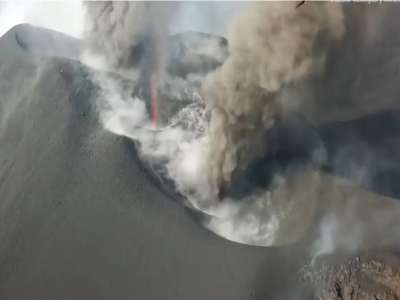 The beginning of the end of the eruption? The tremor and SO2 emissions drop