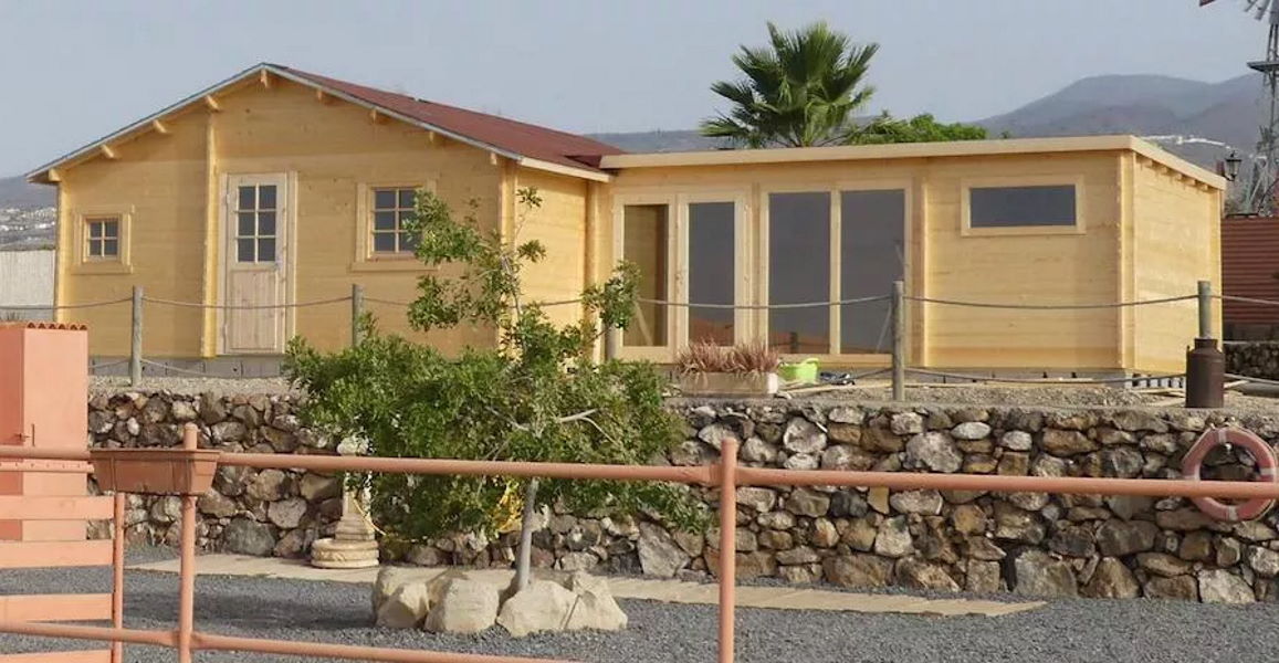 The Government buys the first 30 homes for victims of the volcano in La Palma