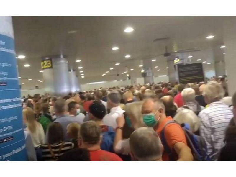AENA demands more staff to avoid huge queues of passengers at airports