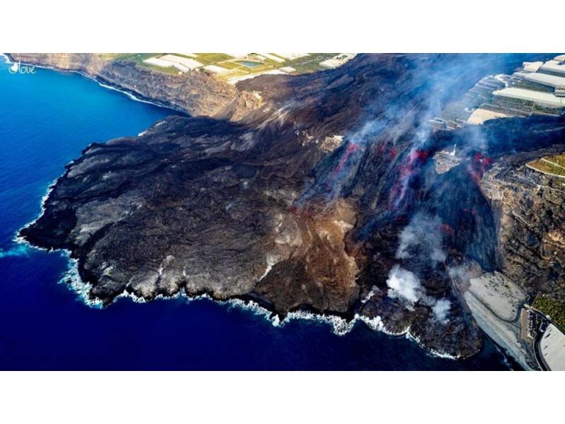 The new lava delta overlaps the first one making the ‘new land’ even bigger