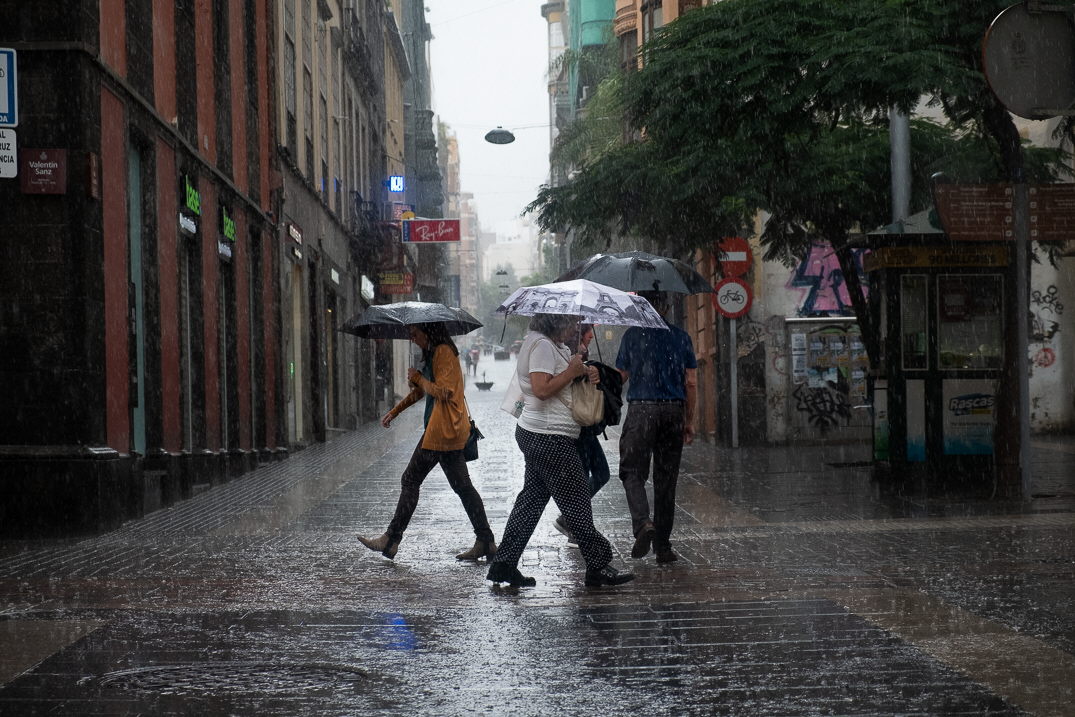 A rainy day forecast across the Canary Islands 