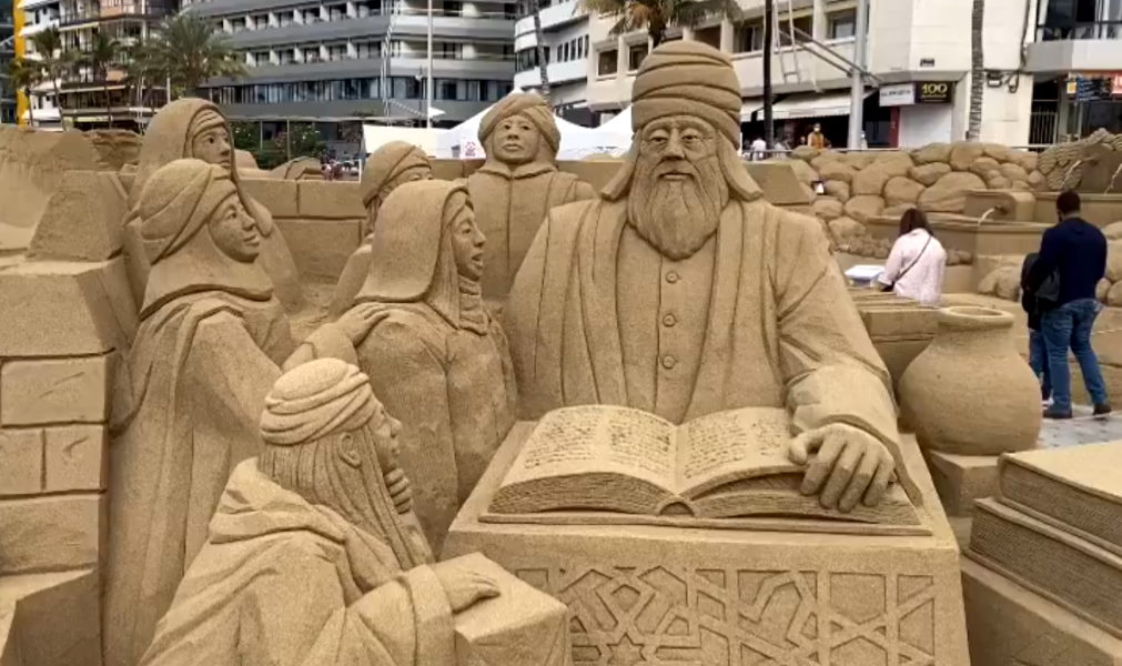 The iconic annual sand nativity scene opens on Las Canteras beach