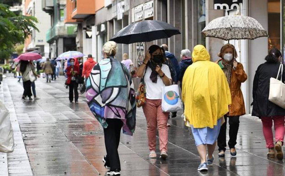 A storm is set to sweep the Islands this week bringing intense rains and haze