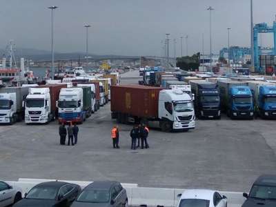 Spanish lorry drivers announce a three-day strike ahead of Christmas