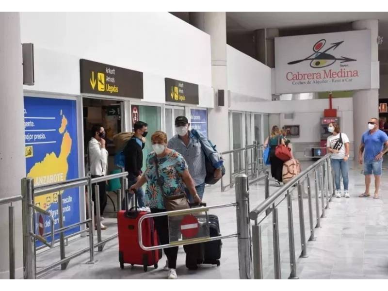 Lanzarote airport has record number of planes and tourists arriving today Lanzarote airport has record number of planes and tourists arriving today
