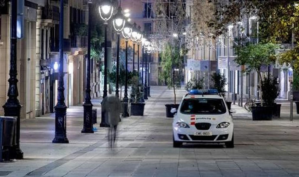 Canaries requests Covid certificate whereas Catalunya asks courts for curfew