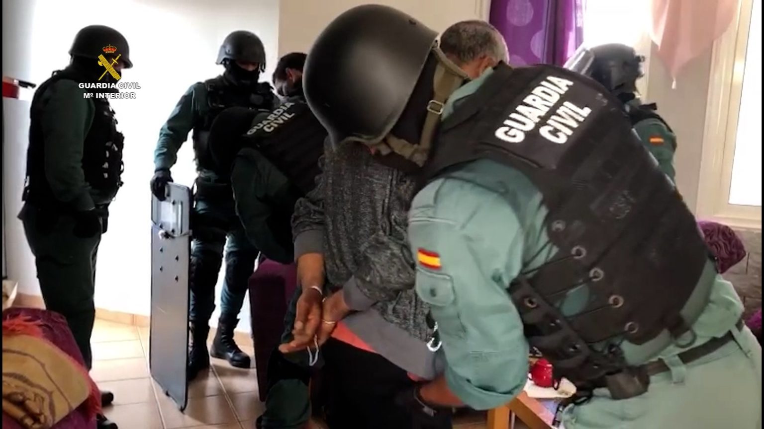 Guardia Civil crack criminal gang bringing in 1,000 kilos of hashish a month to Tenerife