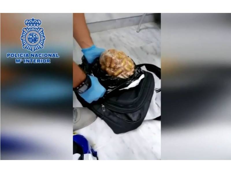 Man arrested at Lanzarote airport with 1.8 kilograms of cocaine in his bag Man arrested at Lanzarote airport with 1.8 kilograms of cocaine in his bag