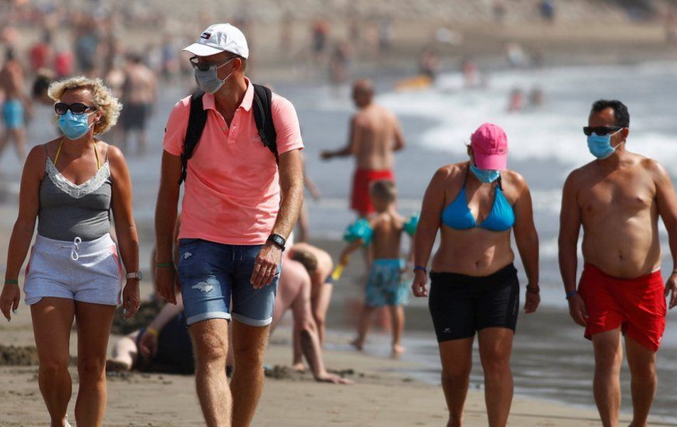 Covid update: 4,679 new cases and 6 deaths over first weekend of the year