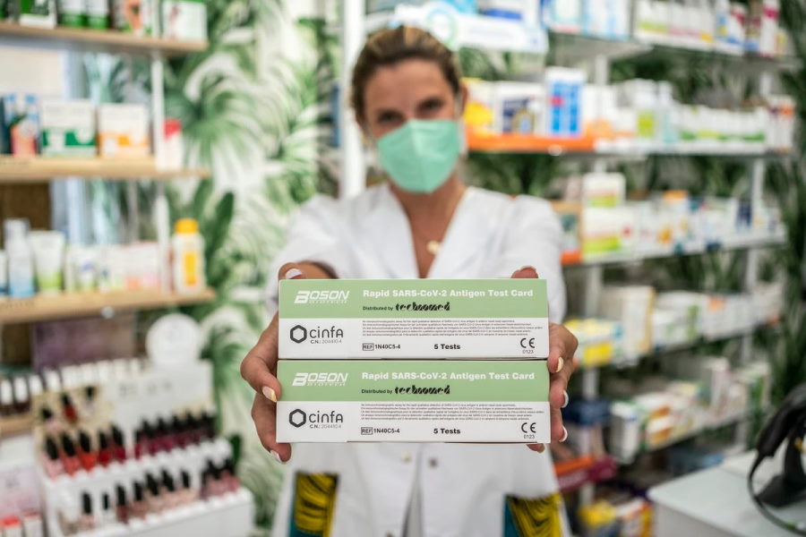 The Government will allow pharmacies to report the results of Covid tests to the SCS