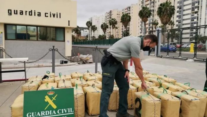 The Guardia Civil seizes 1.6 tons of hashish on the coast of Tenerife