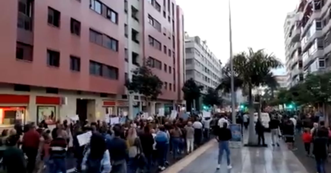 Large anti-vaccine protests in Gran Canaria and Fuerteventura.