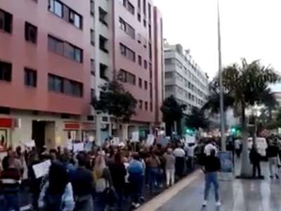 Large anti-vaccine protests in Gran Canaria and Fuerteventura.