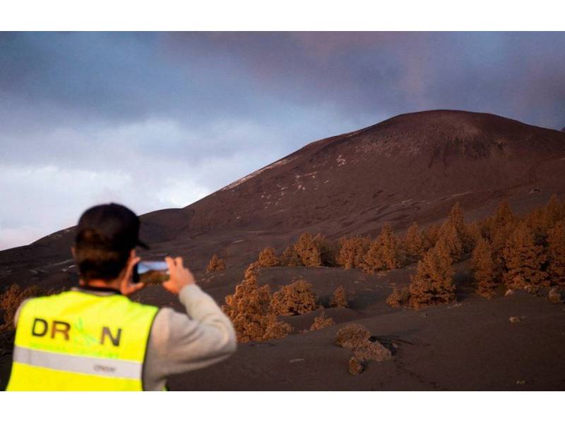 Gases, landslides and high temperatures: the volcanic dangers that persist in La Palma