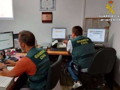 The Guardia Civil warns of online scams when buying second-hand goods 
