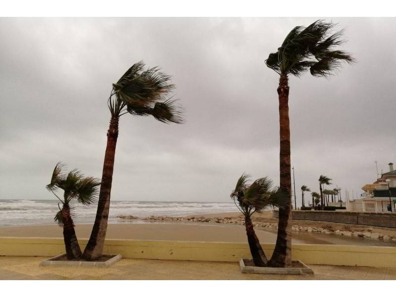 A Calima hits the Canary Islands bringing strong winds and some rain