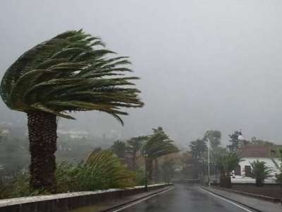 The alert for high winds up to 100km/h is brought forward to tonight