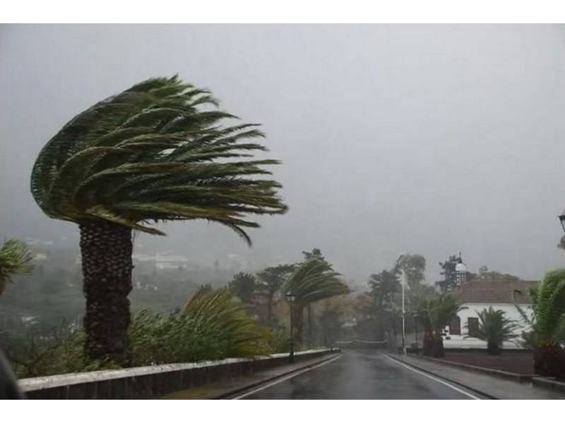 The alert for high winds up to 100km/h is brought forward to tonight