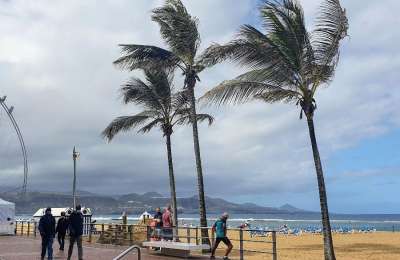The weather warnings continue for wind, rain and haze in the Canary Islands