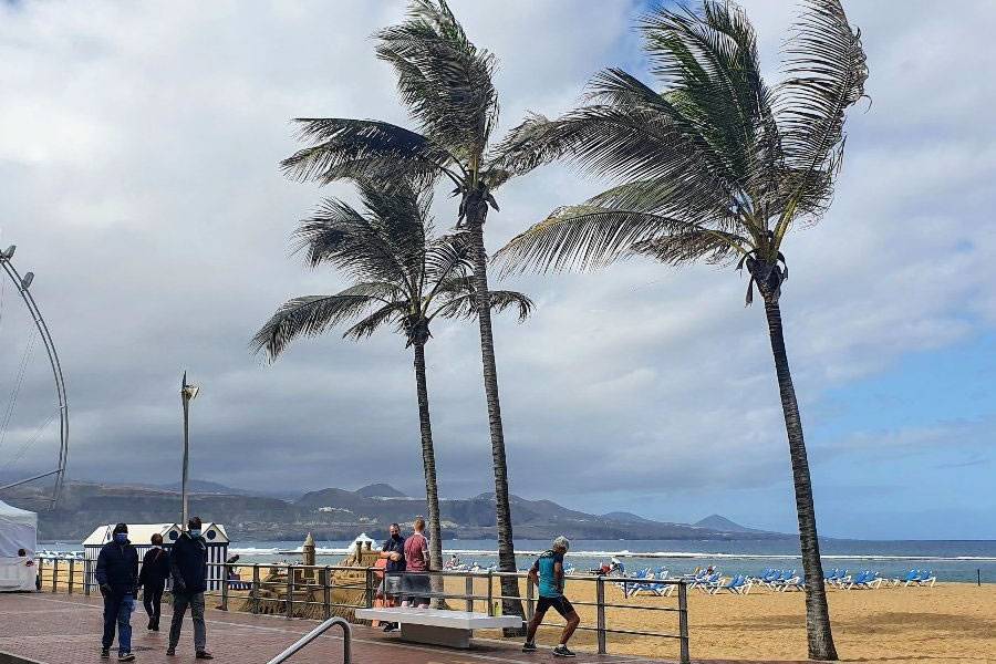 The weather warnings continue for wind, rain and haze in the Canary Islands