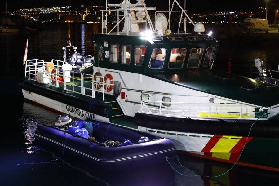Police intercept inflatable boat with 1.6 tons of hashish onboard off coast of Tenerife