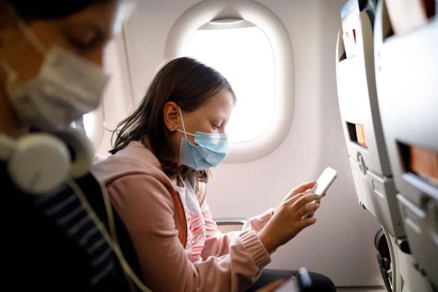Canarian Weekly Wearing masks on planes cuts risk of catching Covid by up to 12 times