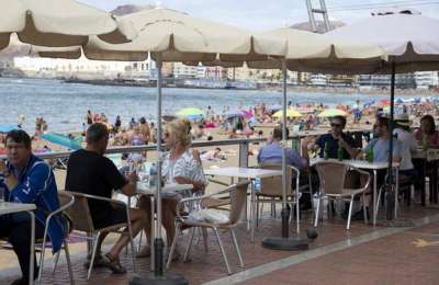 New cases and incidence rates continue to drop in the Canary Islands