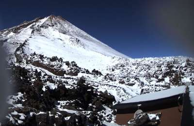 Snow on Teide causes some access roads to be closed with -2.8 degrees last night
