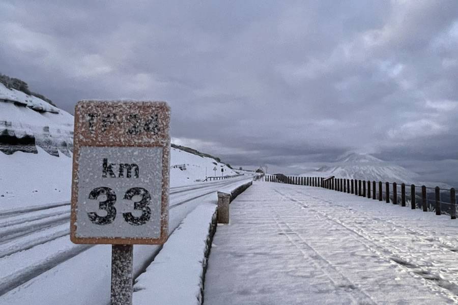 Two main access roads to Teide are still closed due to snow
