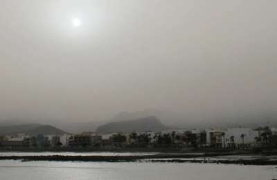 The yellow weather alert for haze continues on Monday