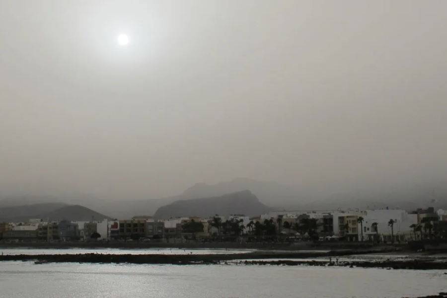 The yellow weather alert for haze continues on Monday