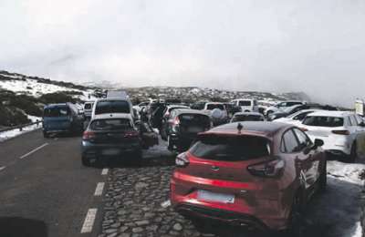 Chaos at Teide as thousands head up to see the snow