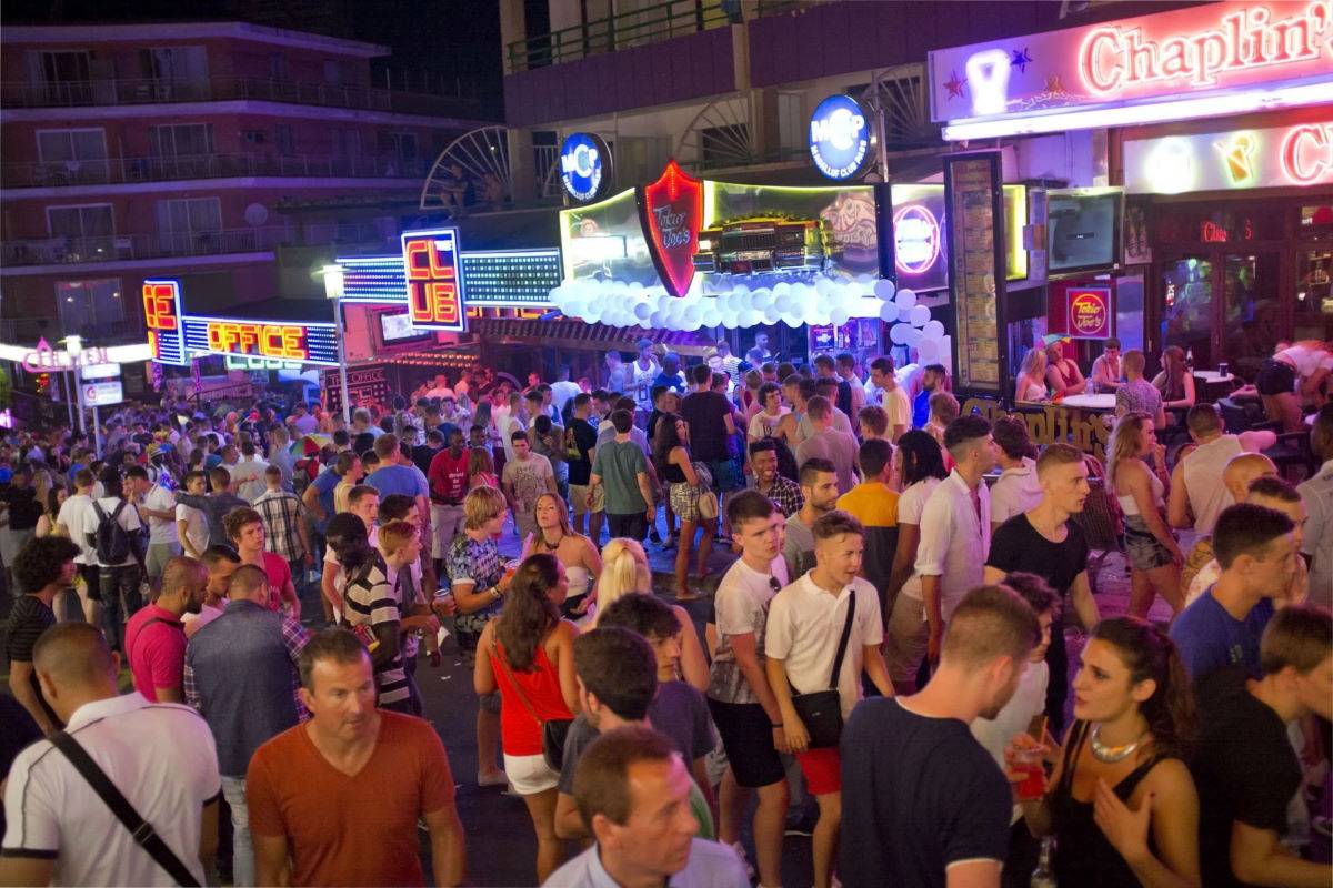 No, new alcohol laws on the Balearic Islands do not affect the Canaries