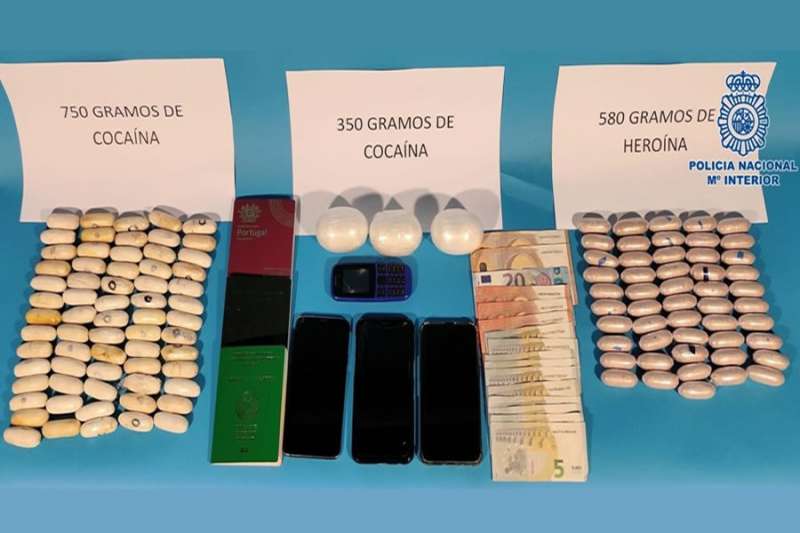 Three drug mules arrested with 1.6kg of cocaine and heroin in their bodies
