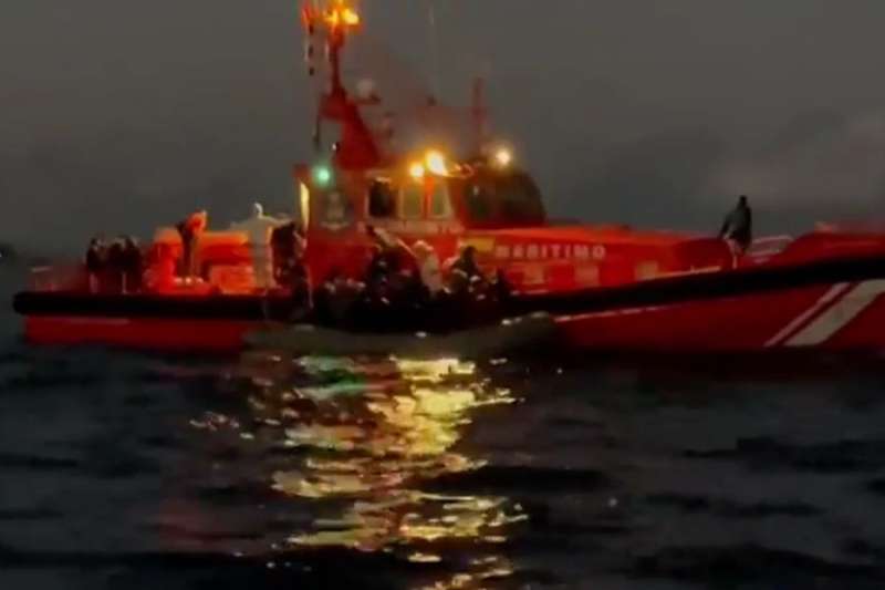 187 people in four inflatable boats intercepted by Gran Canaria and Lanzarote