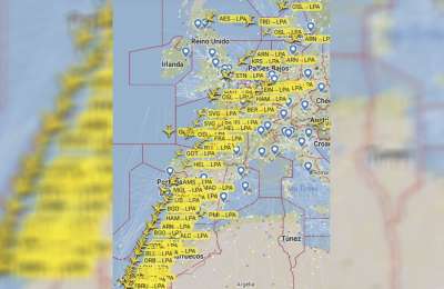 Air traffic controllers share amazing images of planes on their way to the Canaries