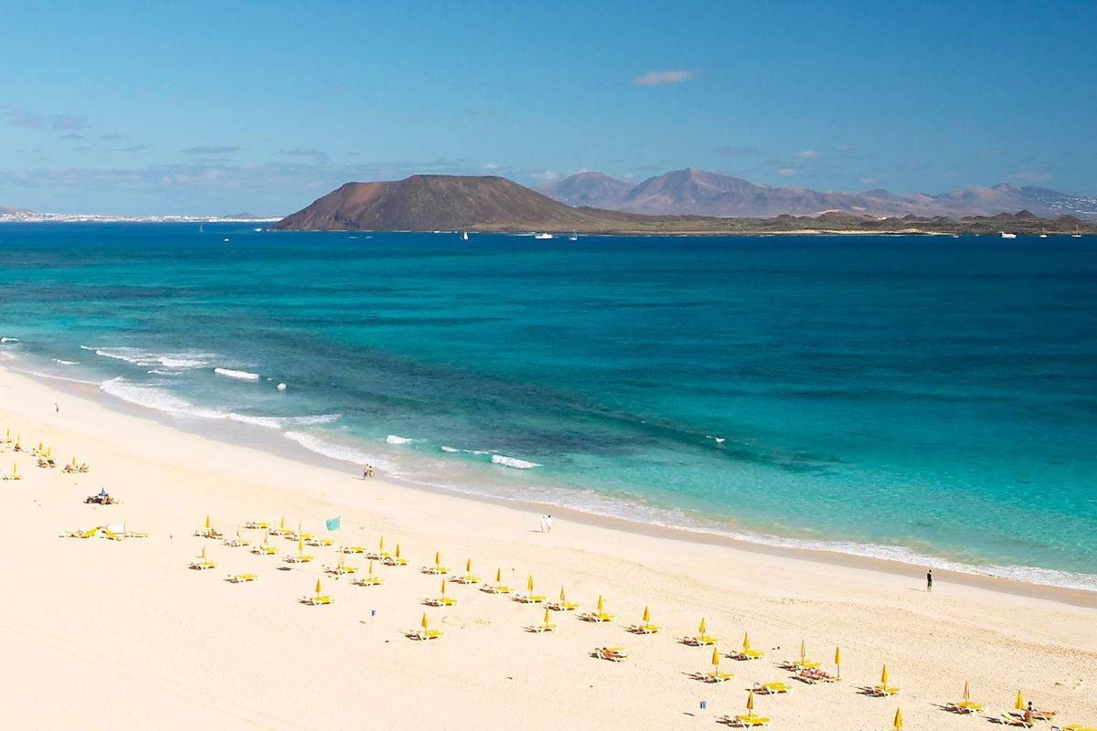 A hot and sunny start to the week is forecast in the Canary Islands 