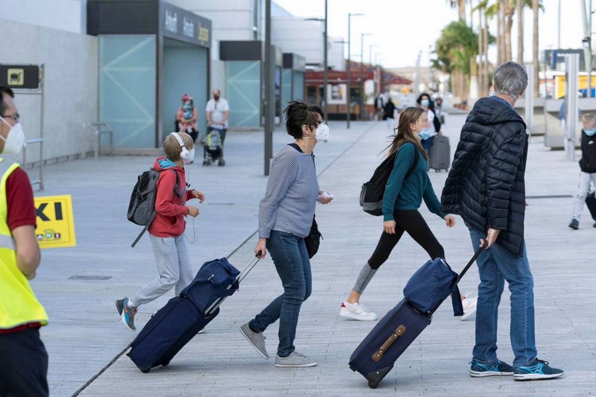 OFFICIAL: 12 to 17 year olds can now come on holiday to the Canary Islands