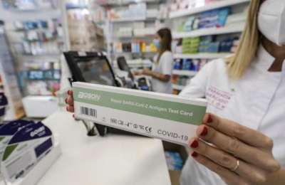 Chemists can now supervise self-diagnosis tests and send the results