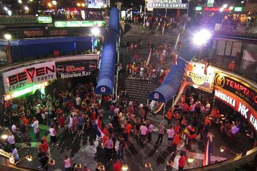 The Council seals the accesses to the Plaza de Maspalomas commercial centre
