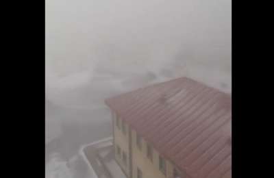 Snow on Mt Teide causes some access roads to be closed already