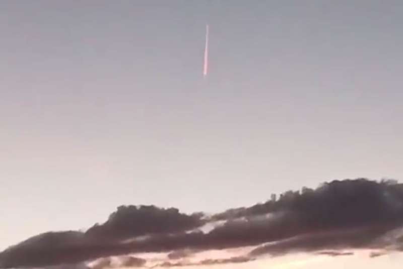VIDEO: A meteor lights up the sky over the Canary Islands
