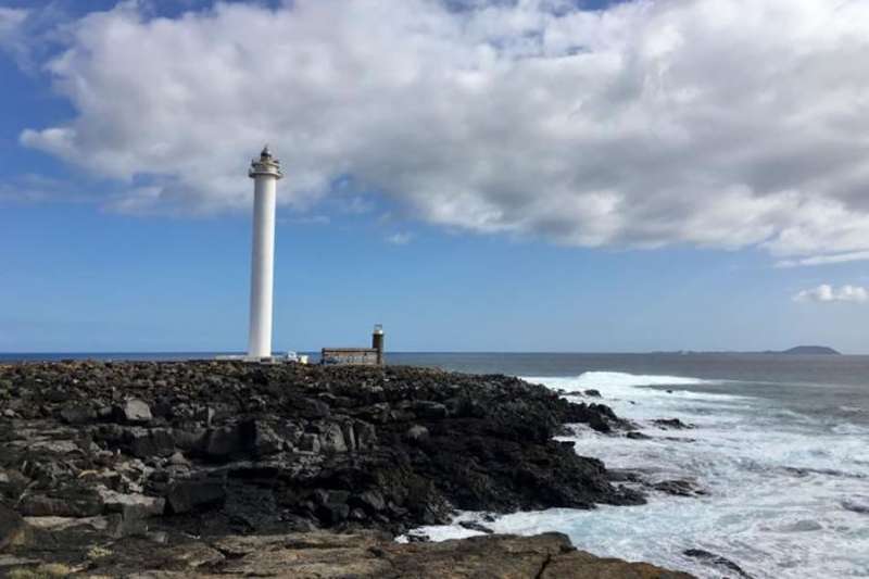 Woman drowns after being knocked into the sea by a large wave