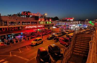 21-year-old man suffers head injury after falling from a bridge in Veronicas