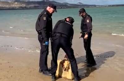 A large bundle of drugs gets washed up on Las Canteras beach